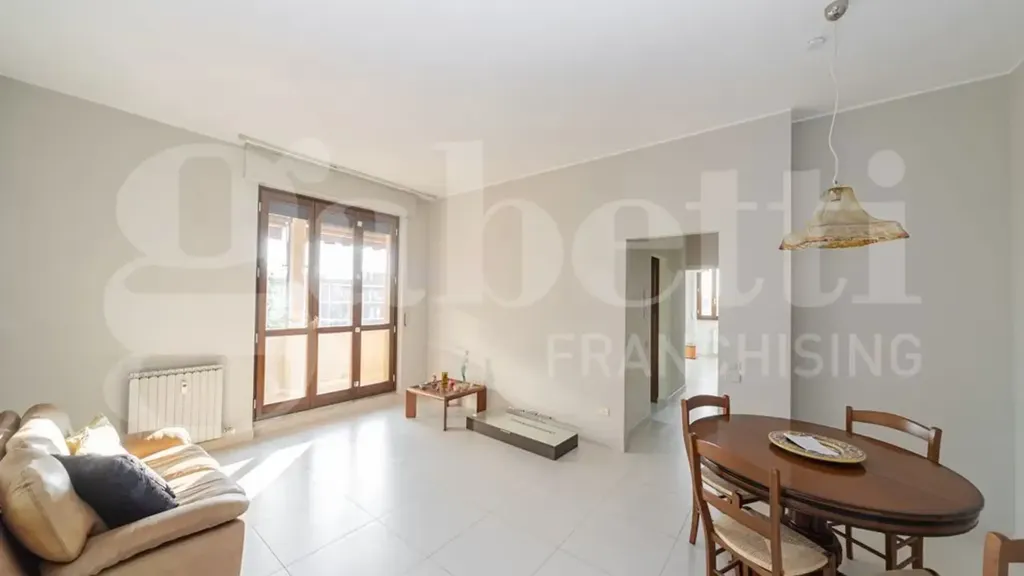 Salle à manger - Modernised Apartment with Balcony in Monza