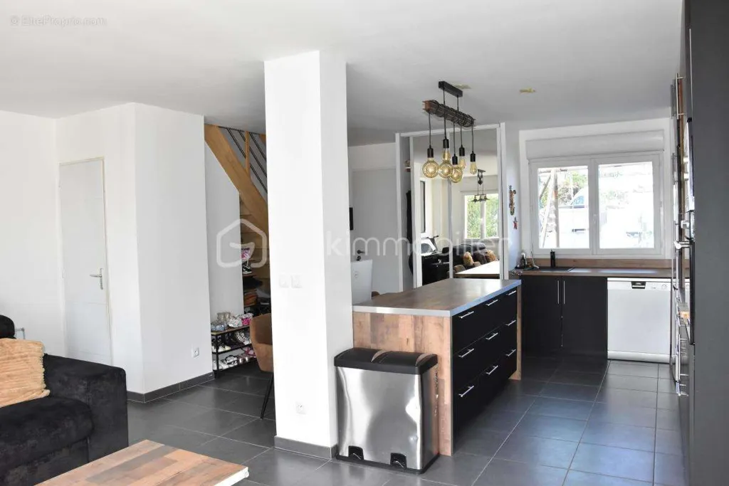 Cuisine - Maison Récente avec Balcon à Ballancourt
