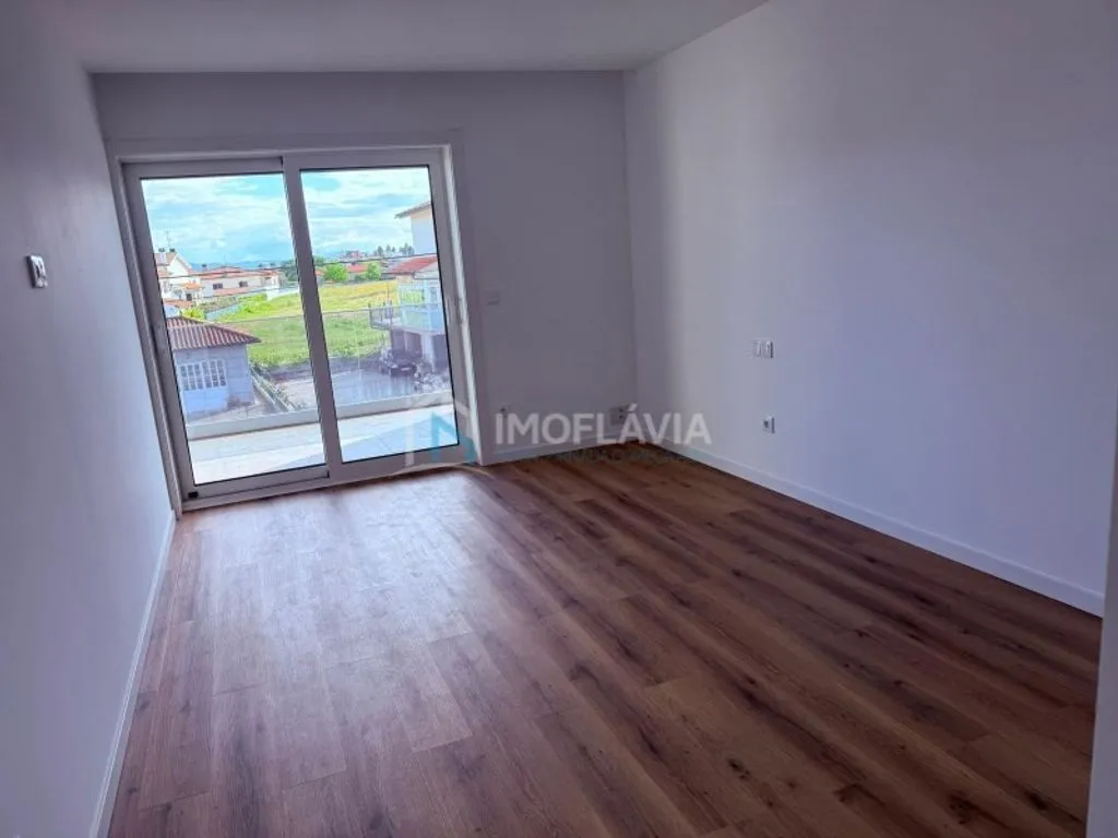 Toad - Luxury Detached House with Garage in Chaves