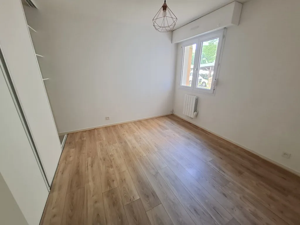 Zimmer - 3-Bed Flat with Parking in Madeleine