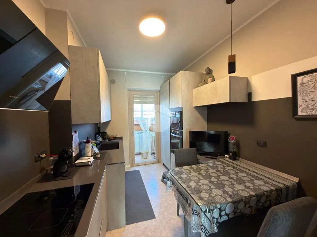Cuisine - Modernised Apartment with Veranda in Settimo Torinese
