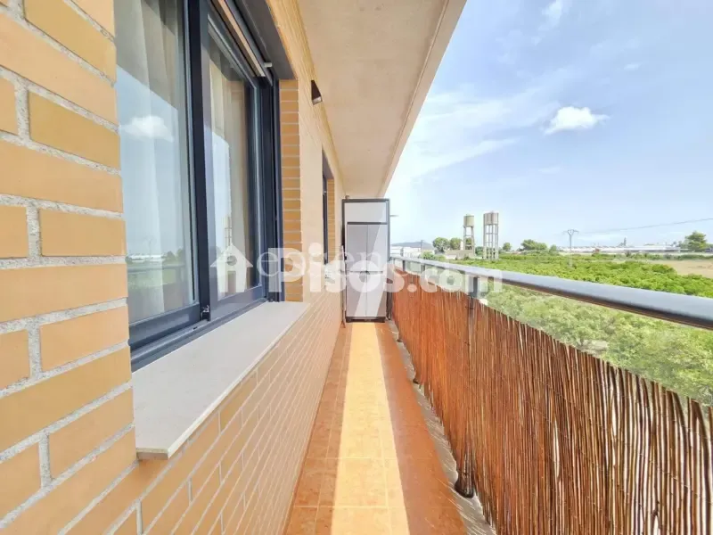 Balcon - Semi-New Flat with Balcony in Beniarjó