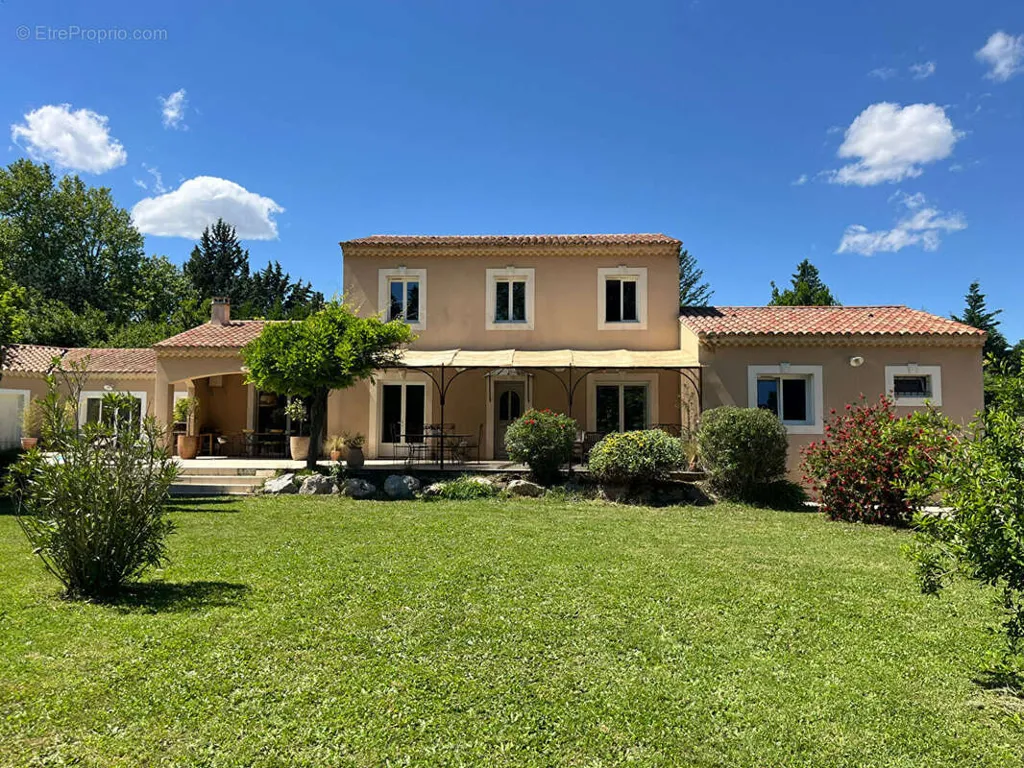 Välivaade - House with Pool and Garden in Noves