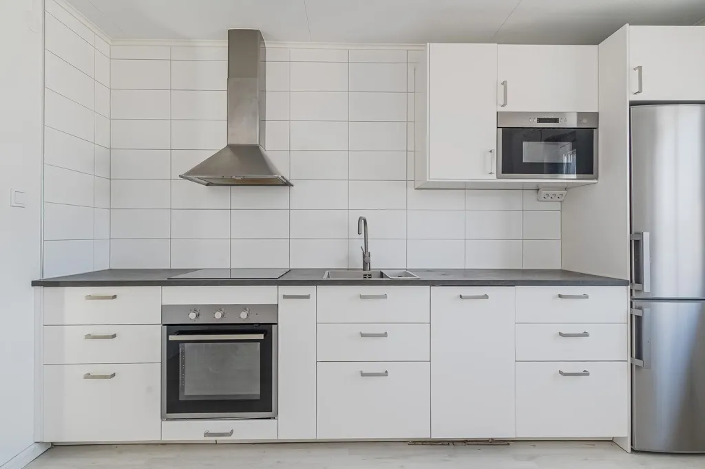 Köök - Modernised Two-Bedroom Flat with Balcony in Johannedal