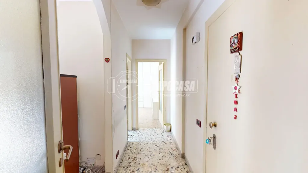 Esik - Studio Flat with Balcony in Cinisello Balsamo