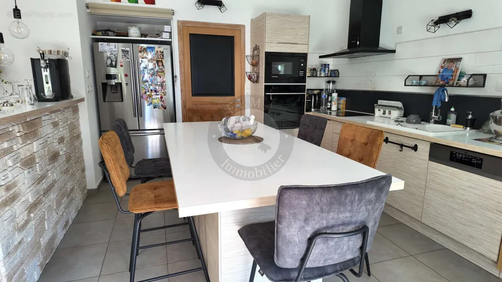 Cuisine - Maison Contemporaine avec Terrasse à Proximité