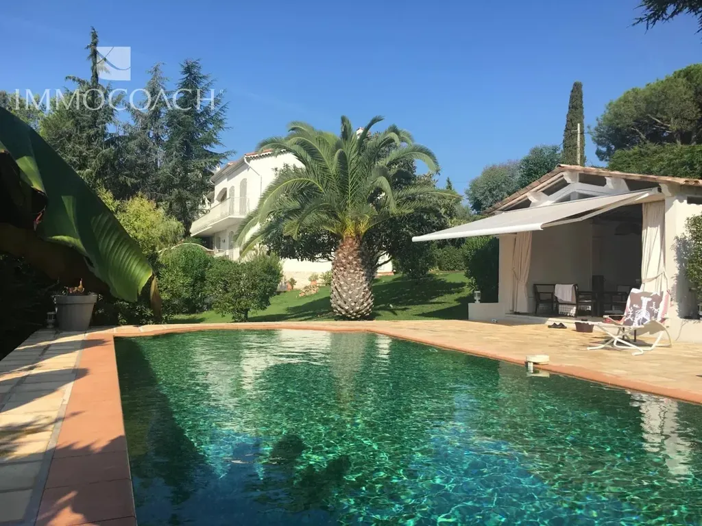 Piscina - Renovated Villa with Sea View near Cannes