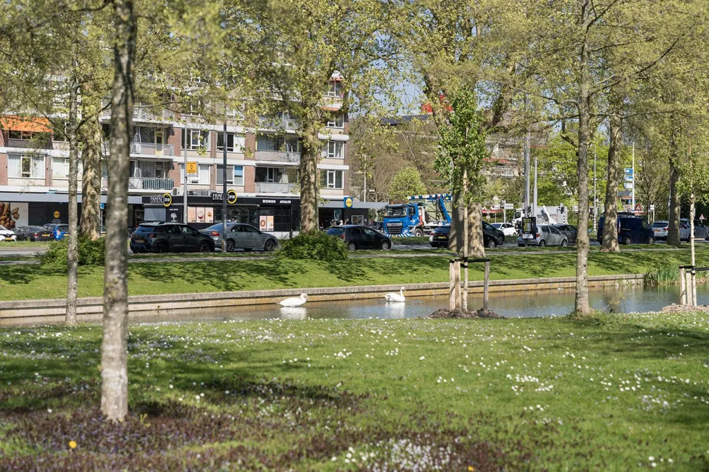 Galerij Flat with Garden in Rotterdam