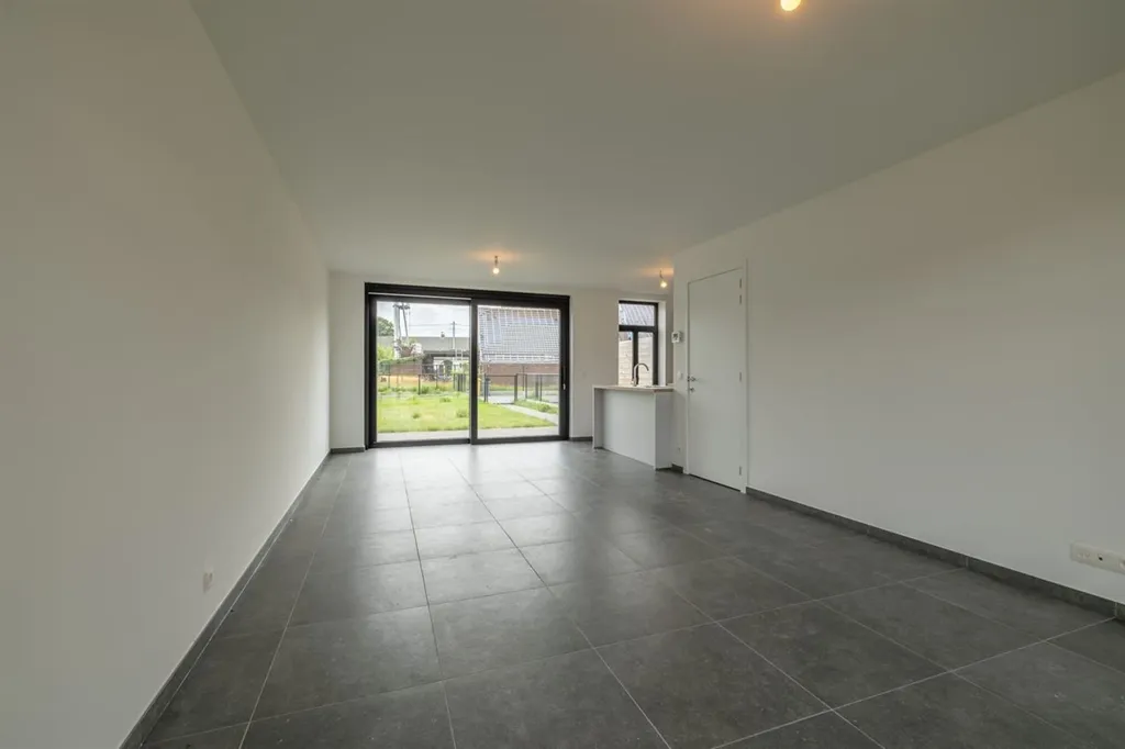 Rooms - New Build with Garden in Central Location