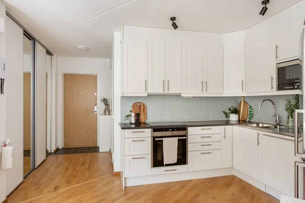 Cucina - Efficient Flat with Garden Access in Stockholm