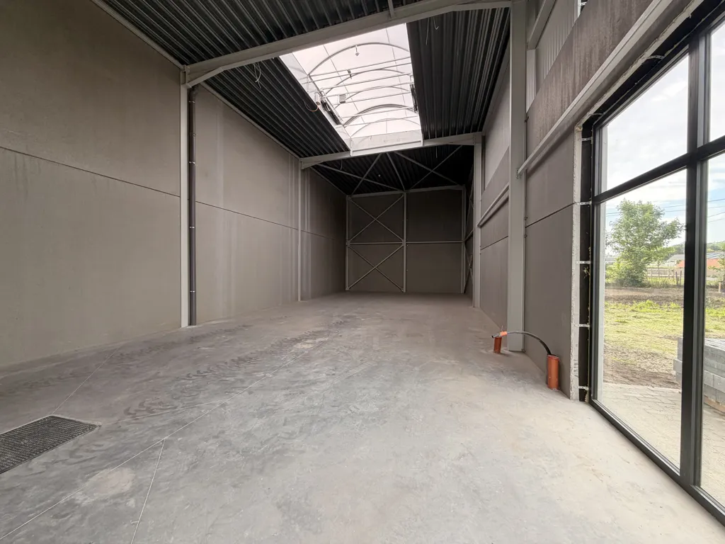 Pièces - Unité Commerciale Moderne à Zwevezele