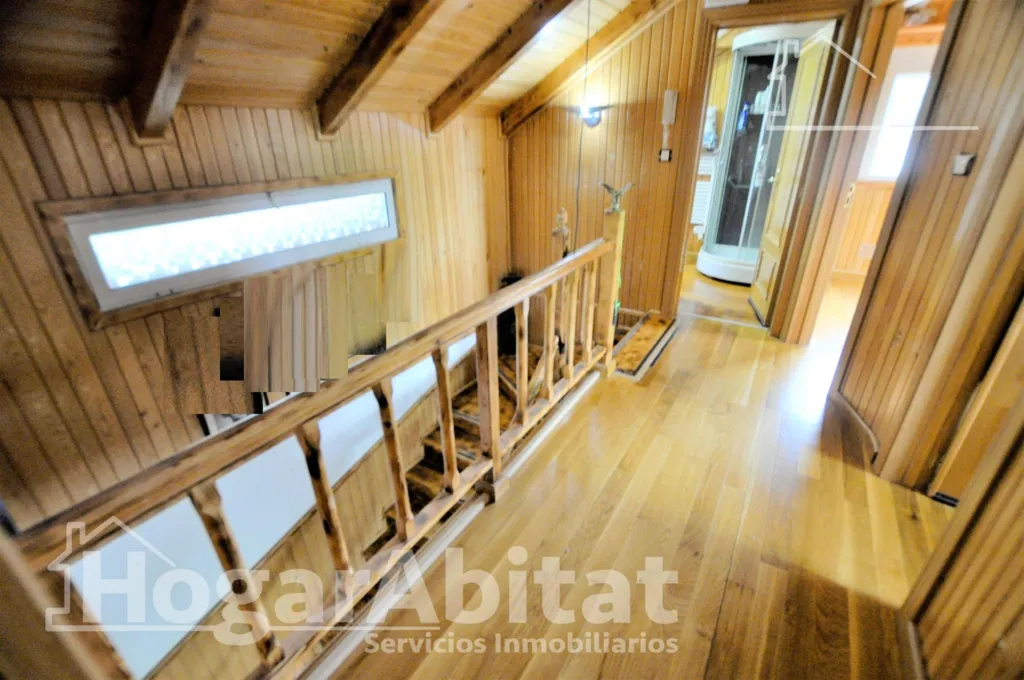 Pièces - Semi-New Chalet with Terrace in Monserrat