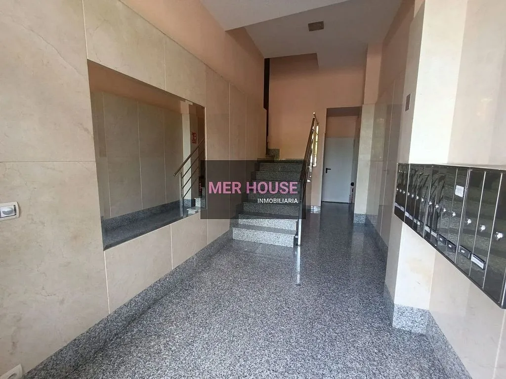 Entrée - Apartment with Lift in West District