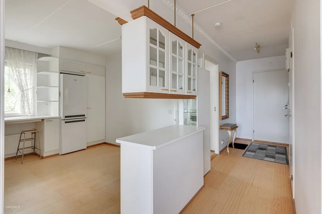 Köök - Apartment with Enclosed Balcony in Myyrmäki