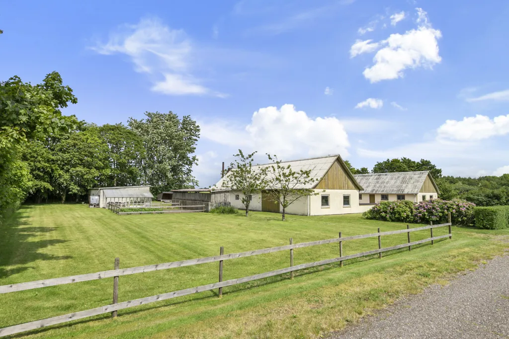 Exterior - 1952 Villa with Garden in Aars