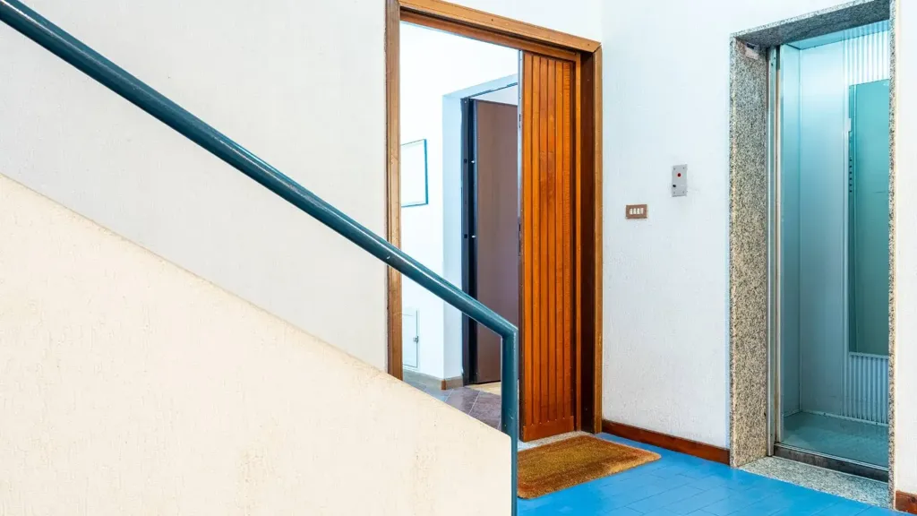 Entrée - Quadrilocale with Balcony in Cagliari