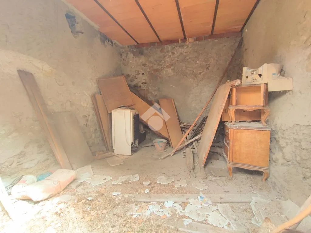 Utility Room - Rustic Property with Private Garden in Montegioco