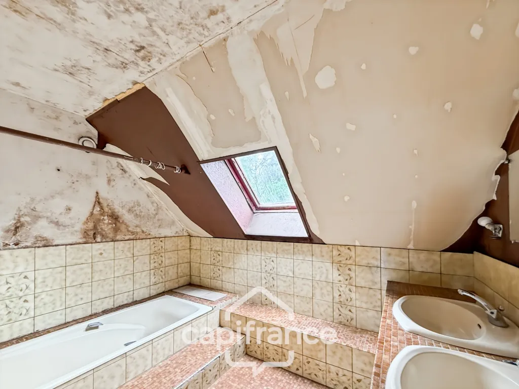 Salles de bain - Maison Familiale avec Grand Terrain Arboré à Guern