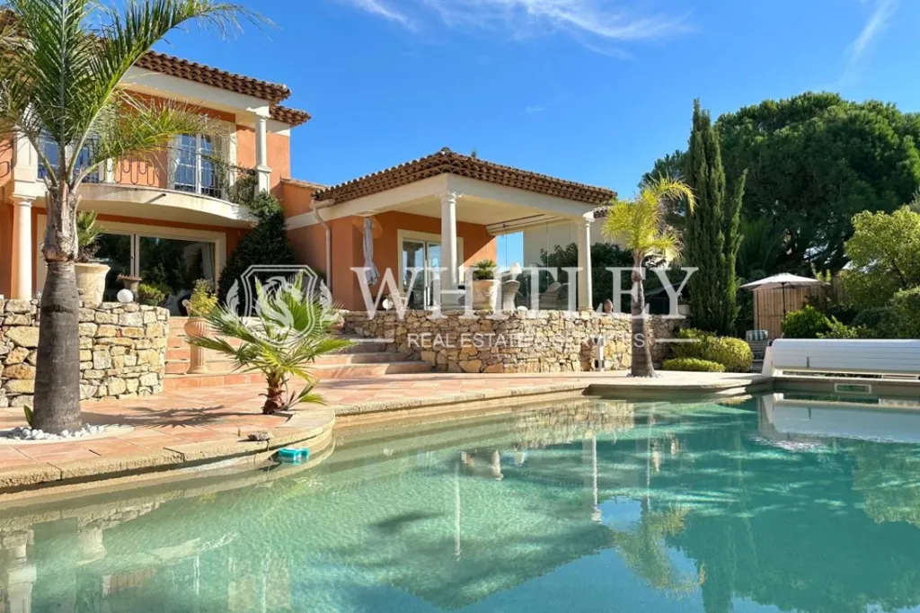 Pool - Luxury Villa with Pool in Saint-Raphaël