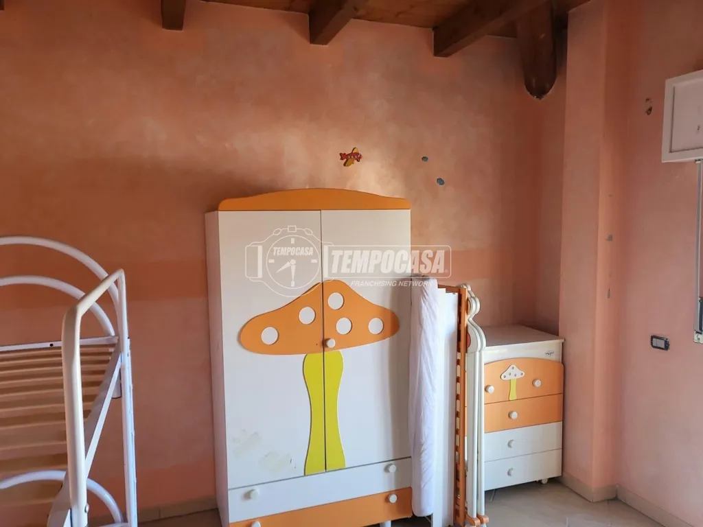 Magamistoad - Three-Bedroom Apartment with Private Parking in Malnate