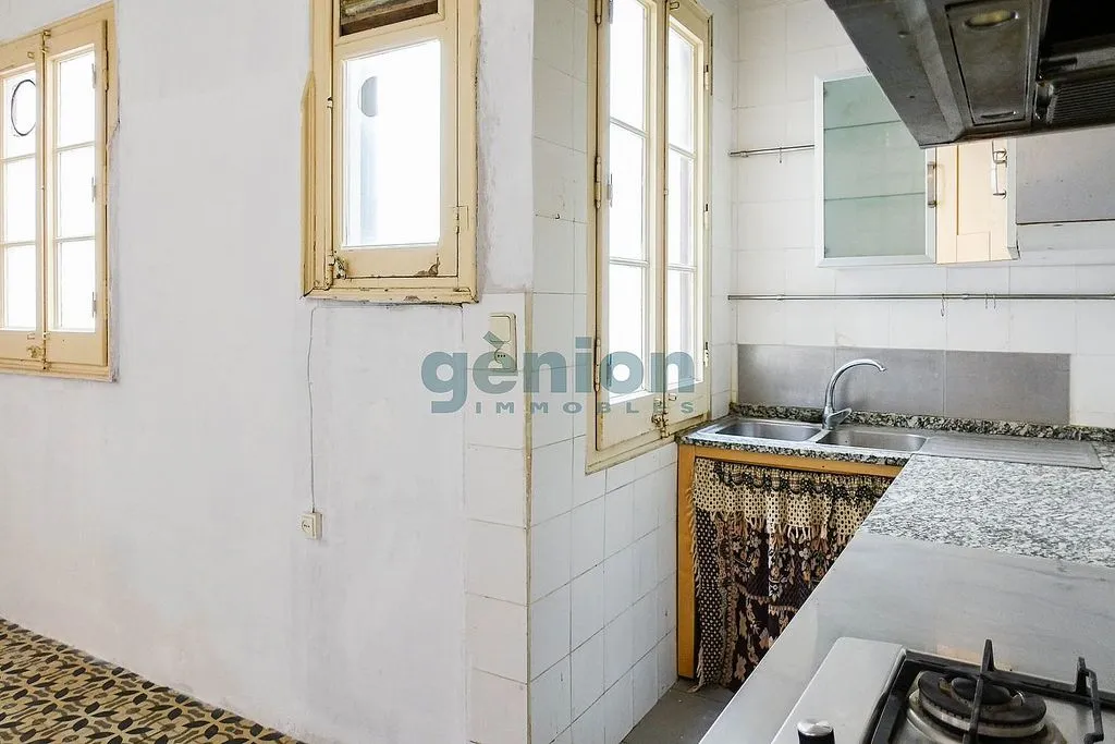 Köök - Historic Flat with Balcony in Girona Centre