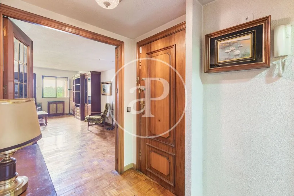 Esik - Luxury Apartment with River Views in Madrid