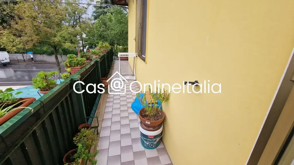 Terrace - Rusticated Apartment with Balcony in Florence