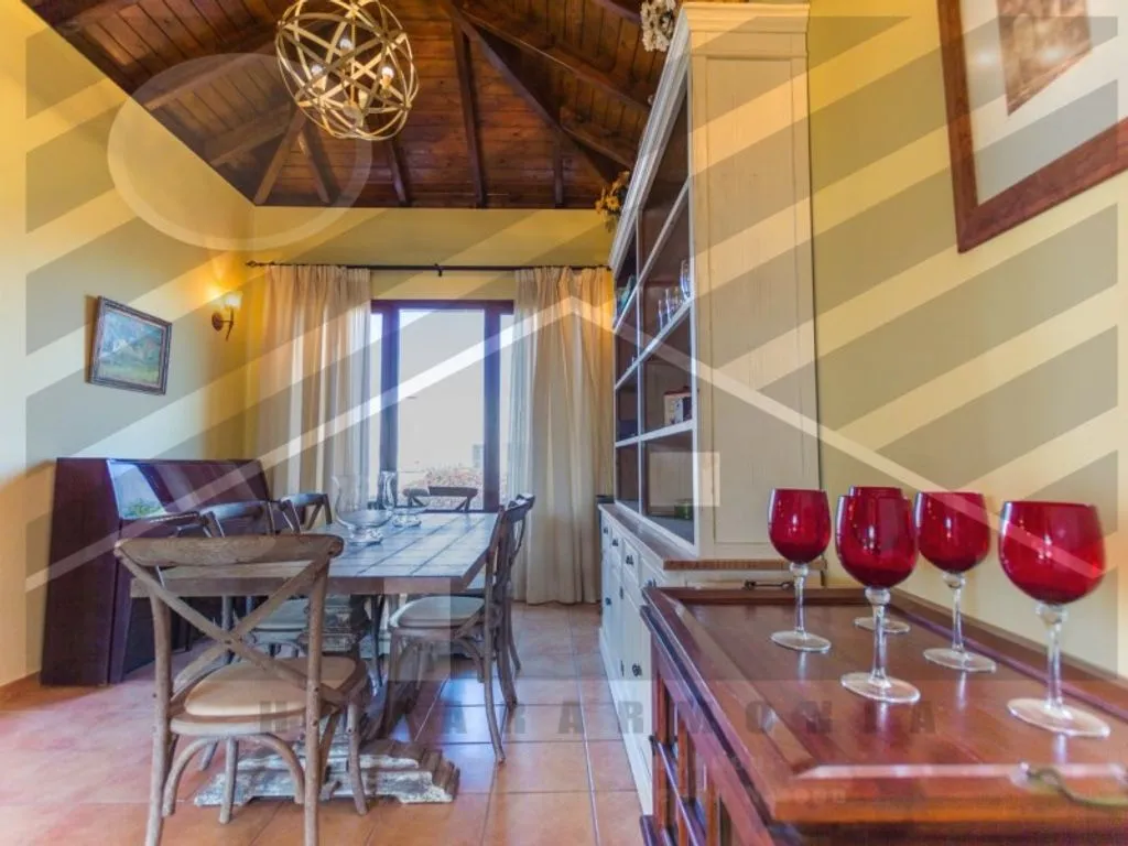 Söögituba - Luxury Villa with Dual Pools in Lajares