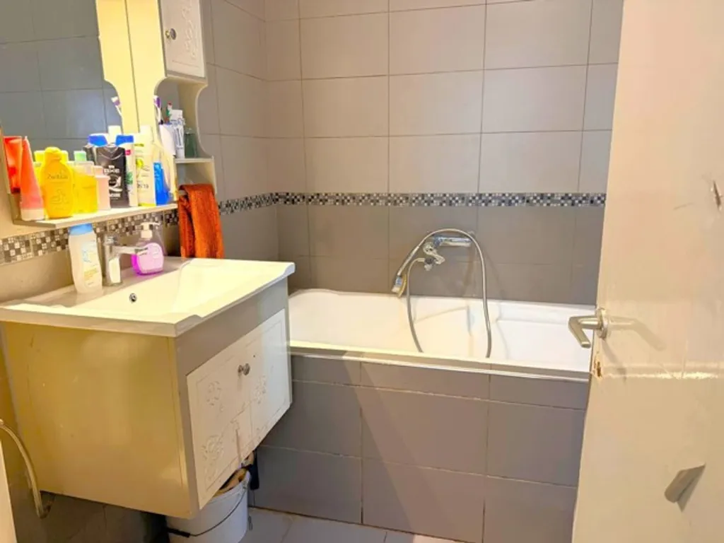 Salles de bain - Rijwoning Rénovée avec Terrasse à Anvers
