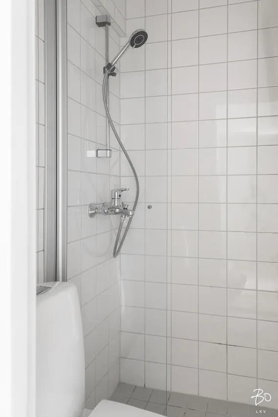 Bathrooms - Modernised Studio with Garden in Ullanlinna, Helsinki