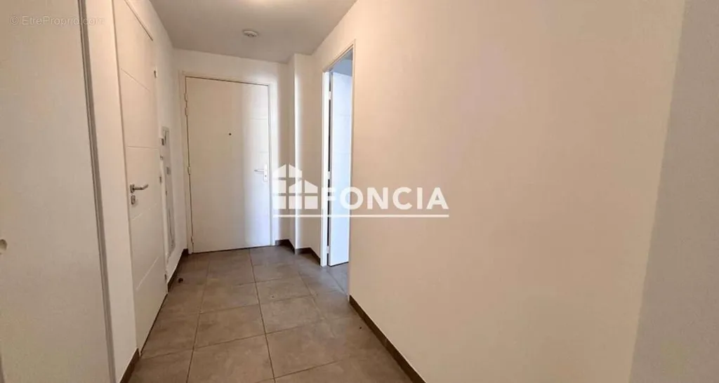 Esik - Modern Flat with Terrace in Nice East