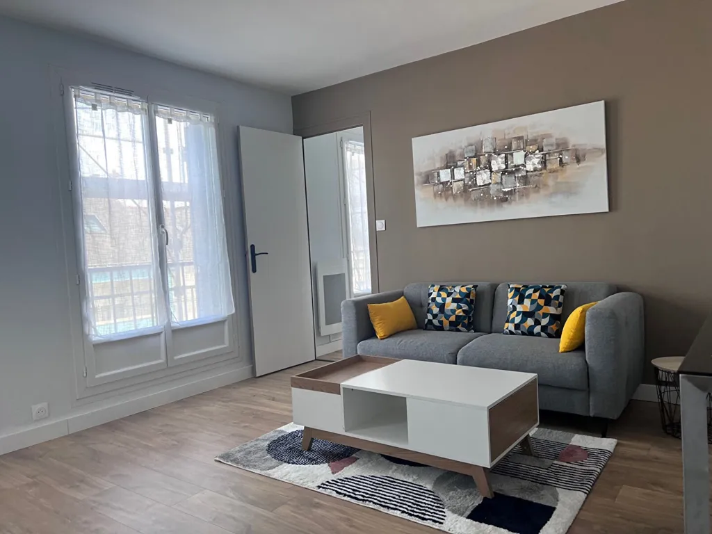 Living Room - Renovated Meublé Flat in Saint-Nazaire