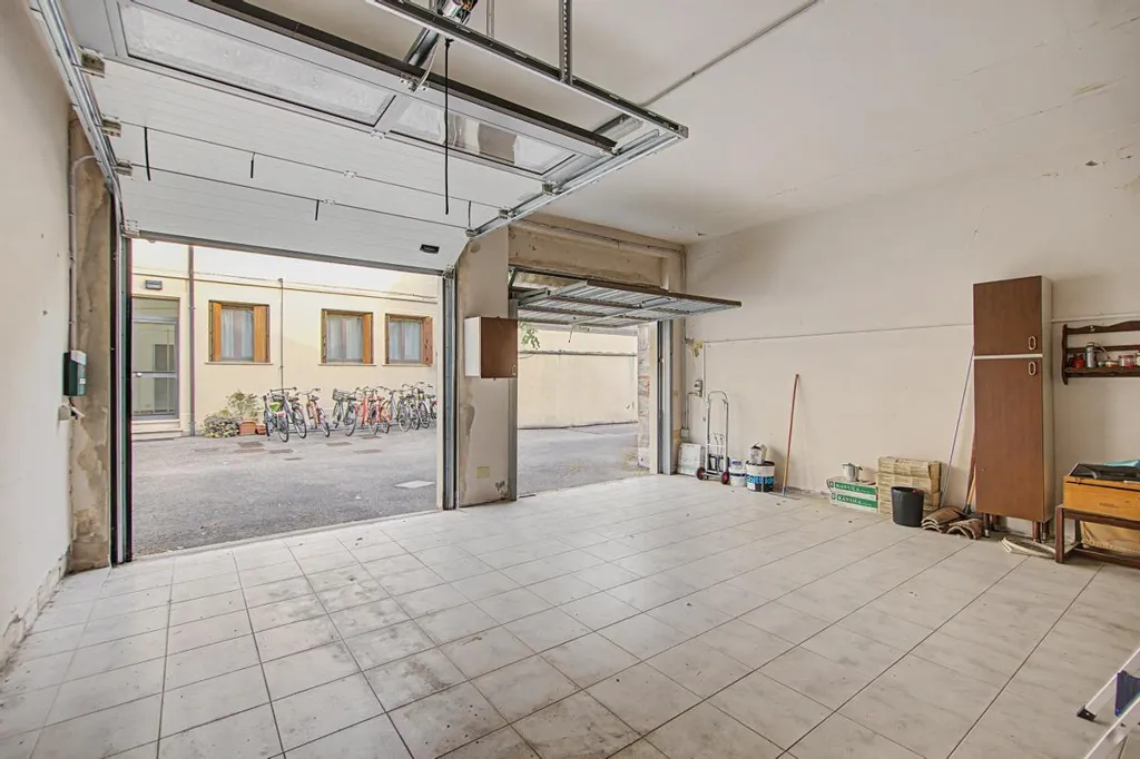 Garage - Terraced House with Private Garden in Ferrara
