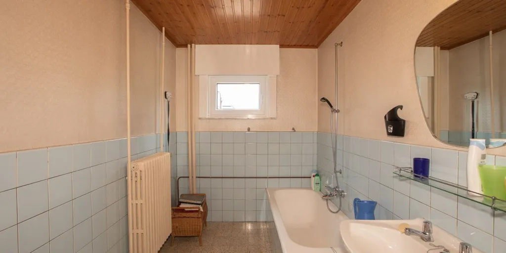 Vannitoad - Renovatable House with Garden in Kortemark