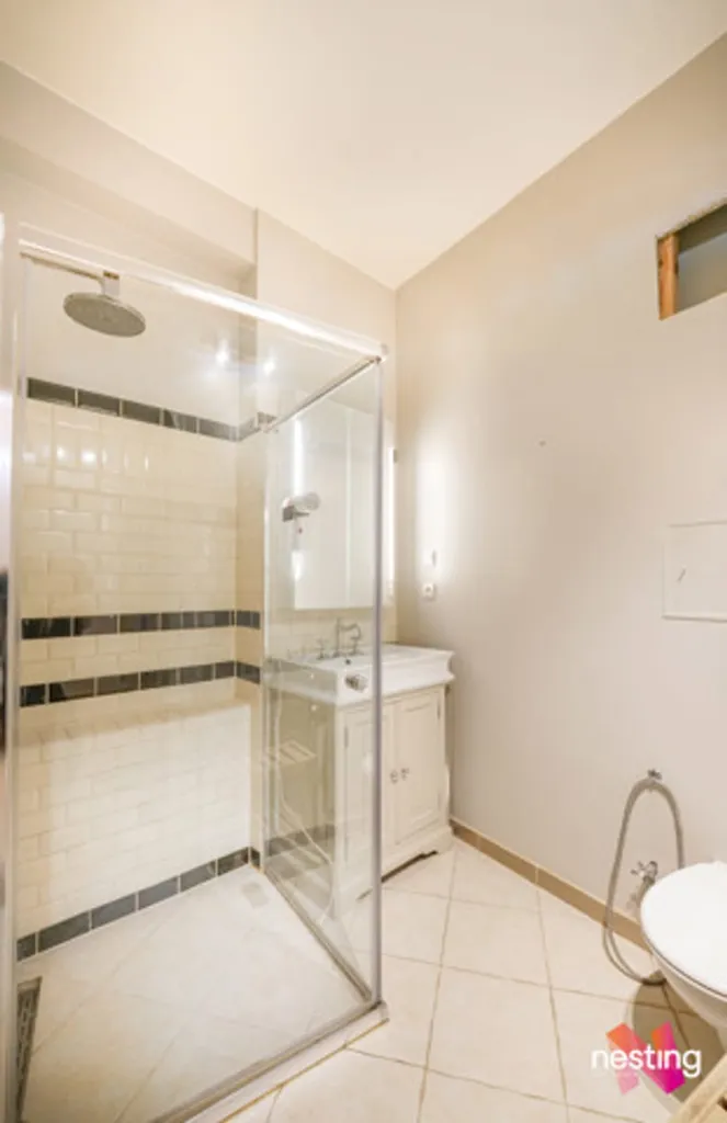 Bathrooms - Bright 1-Bedroom Apartment in Molenbeek