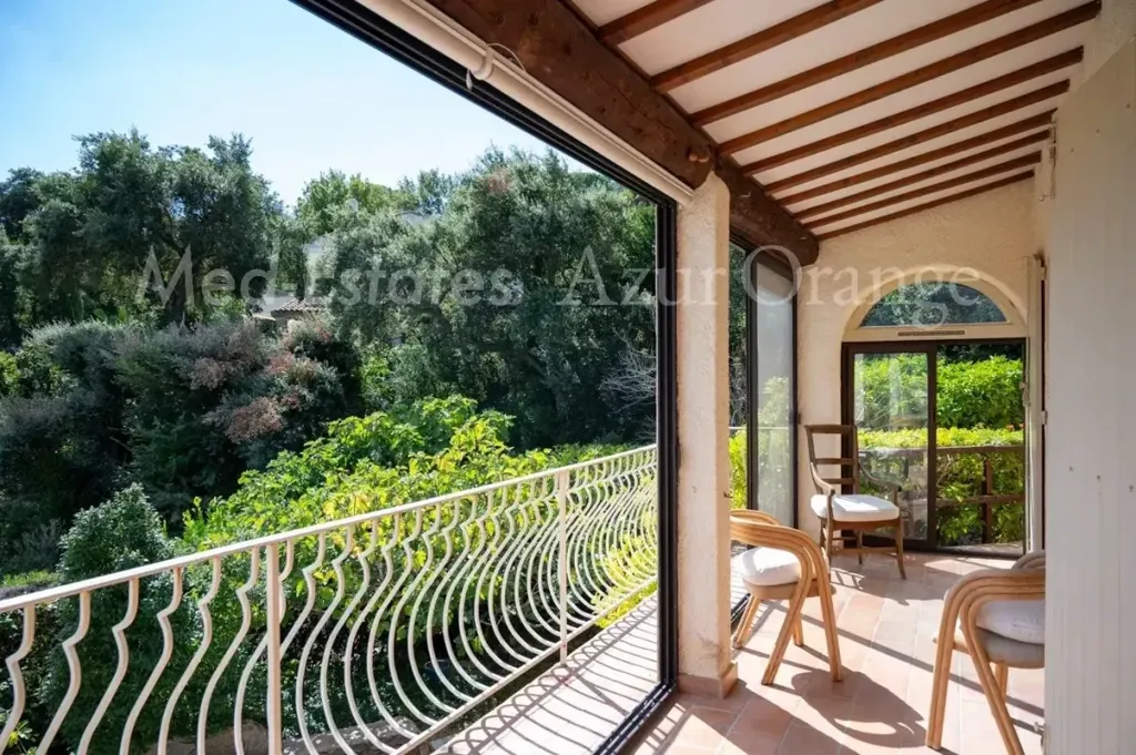 Terrasse - Villa Luxueuse avec Vue Mer à Grimaud