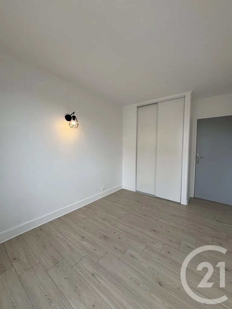 Chambres - Appartement 3 Pièces avec Balcon à Moulins