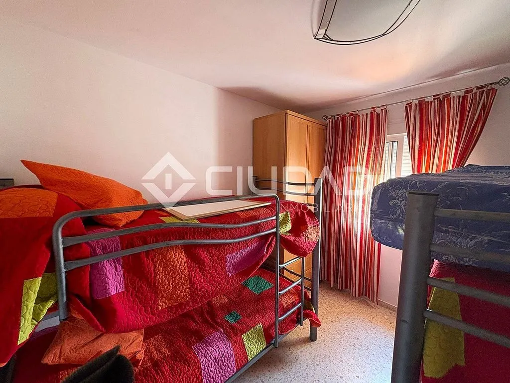 Chambres - Terraced Semi-Detached House in V Centenario