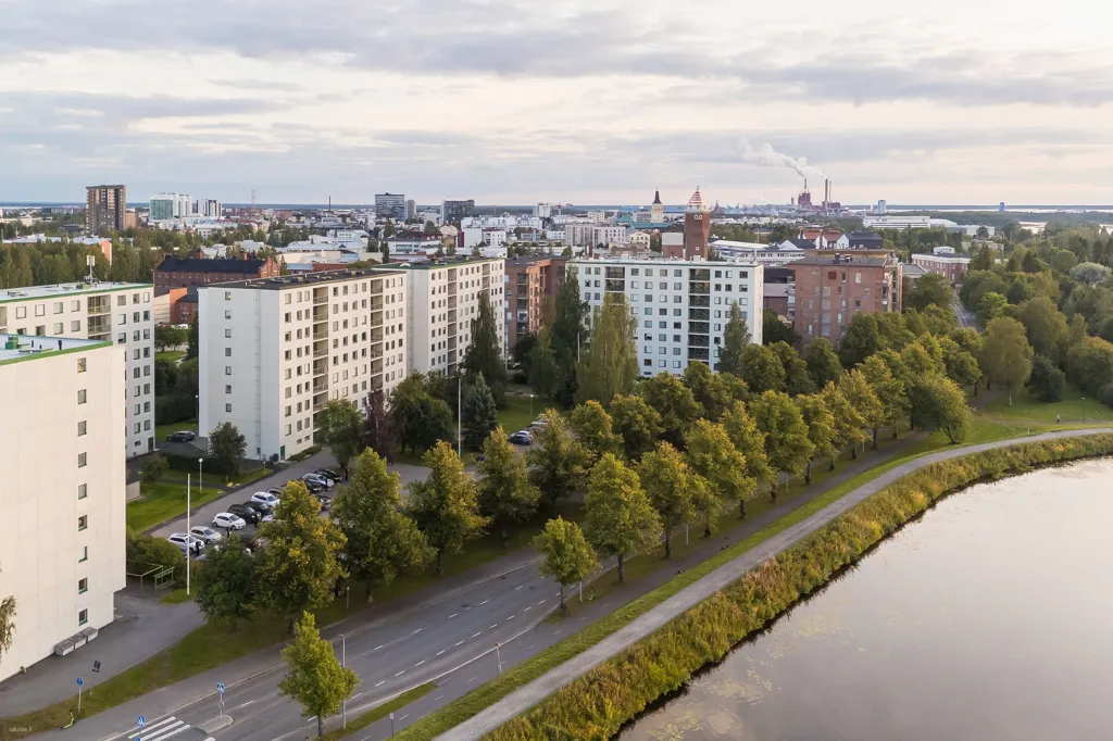 Luftaufnahme - Fully Renovated Apartment with River Views in Oulu