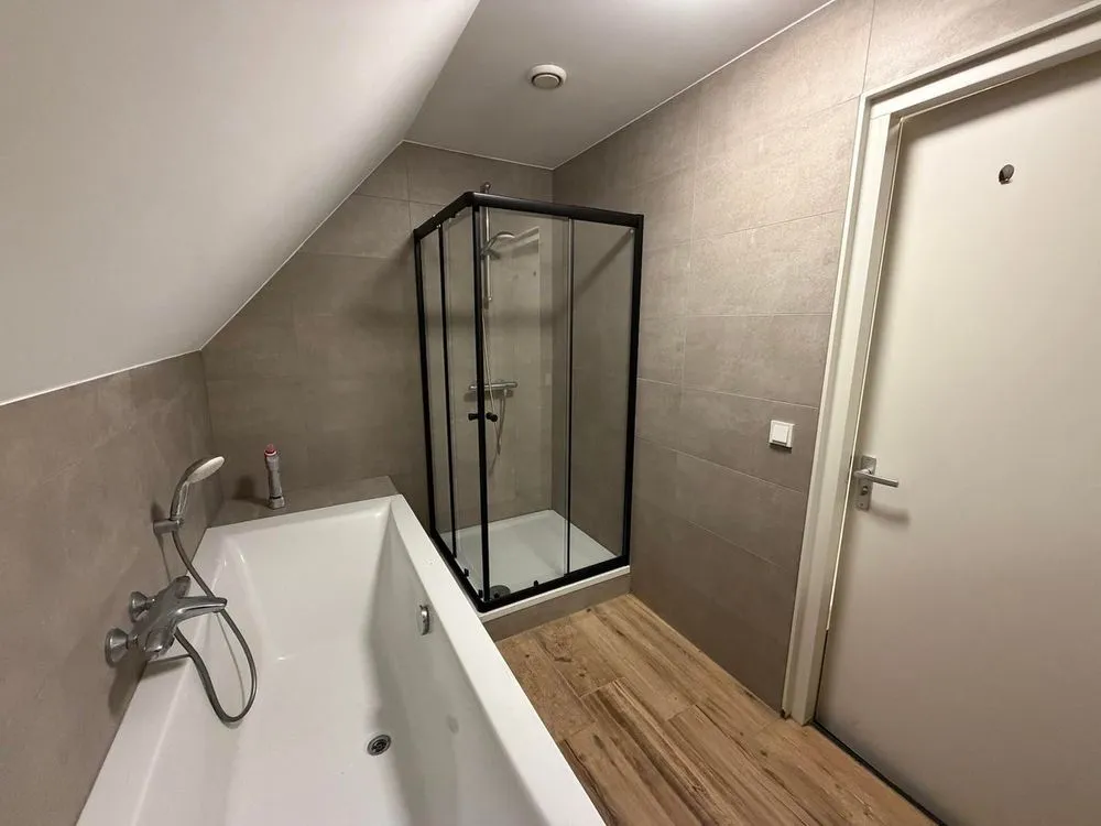 Vannitoad - Five-Room Apartment with Shared Terrace in Vught