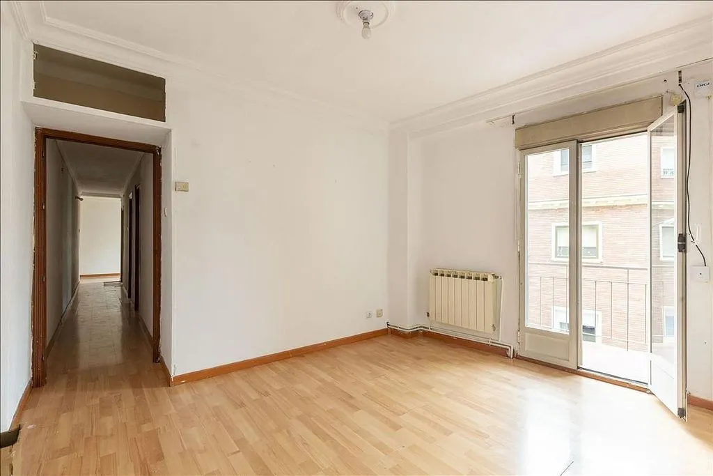 Pièces - 3-Bed Flat with Terrace in Carabanchel