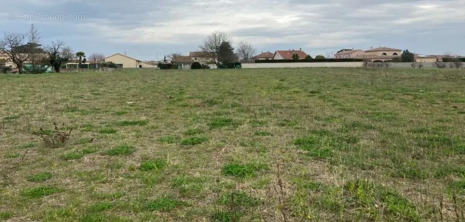 Aed - Plat Viabilised Plot in Anneyron