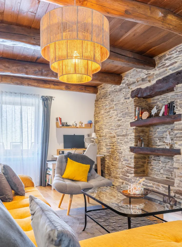 Séjour - Restored Chalet with River Walk Access in Lugo
