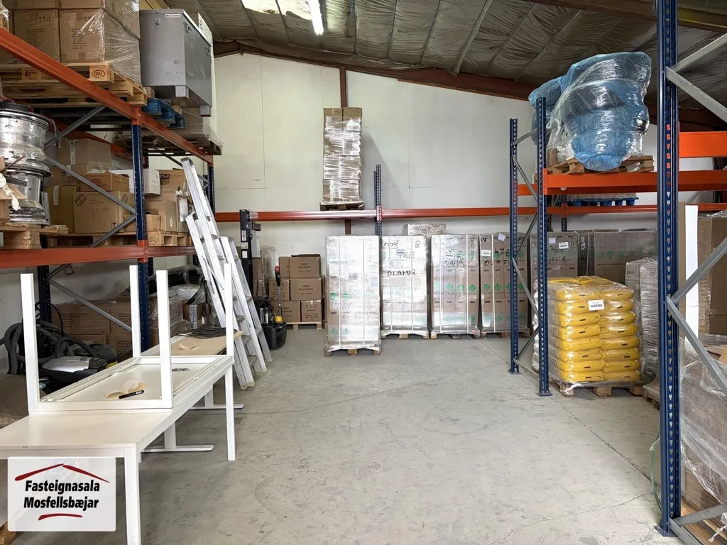 Pesuköök - Industrial Unit with Storage Loft in Reykjavik