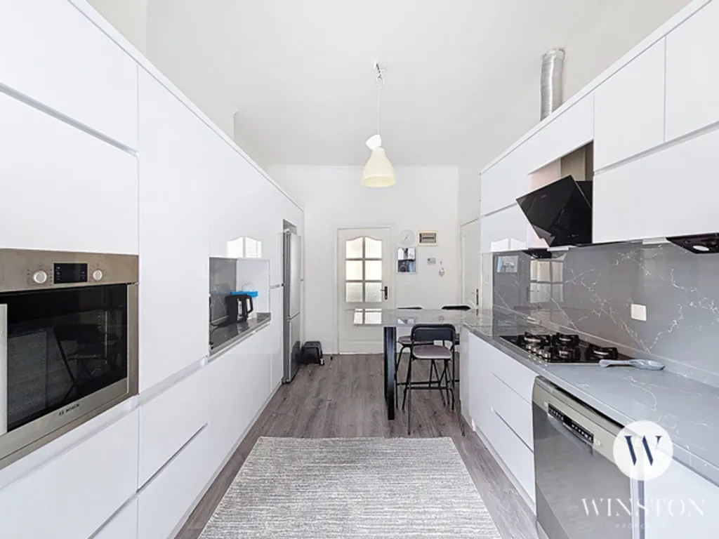 Kitchen - Investment Triplex with Terrace in Central Location
