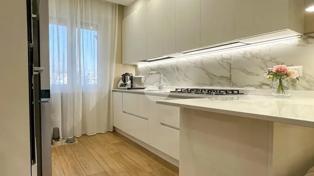 Cuisine - Trilocale with Private Garden in Parma