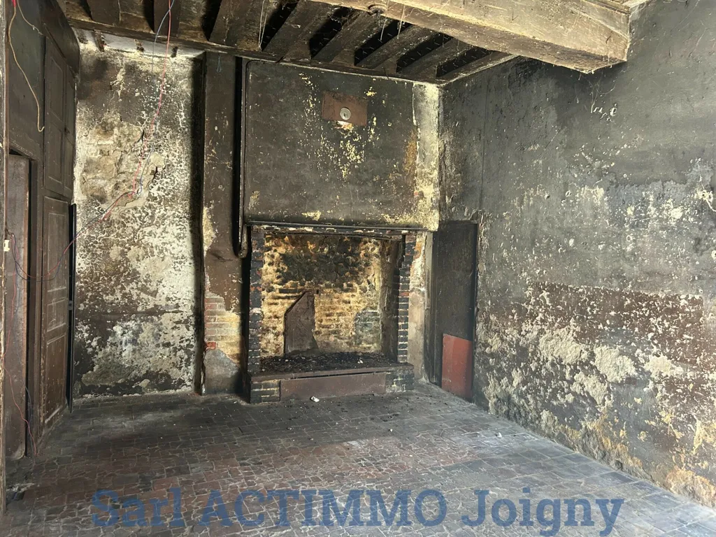 Stanze - Historic House for Renovation in Joigny