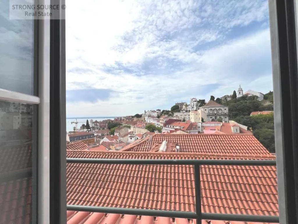 Rõdu - Luxury Apartments with River View in Graca, Lisbon