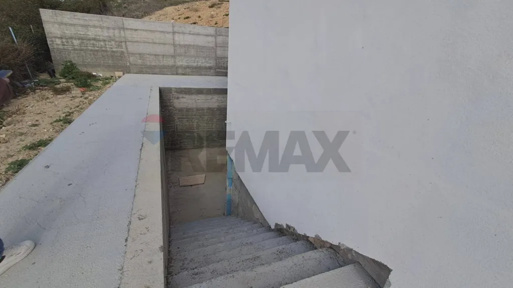 Toad - New Constructions with Pool in Matera