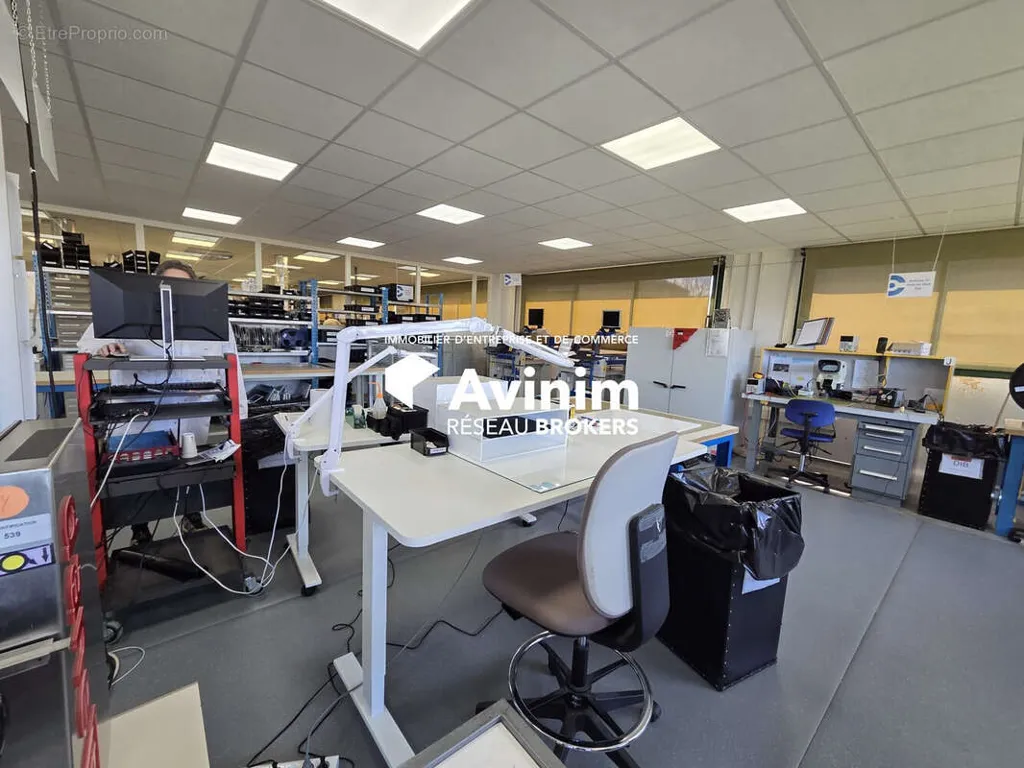 Studio - Industrial Unit with Reserve Land in Seynod